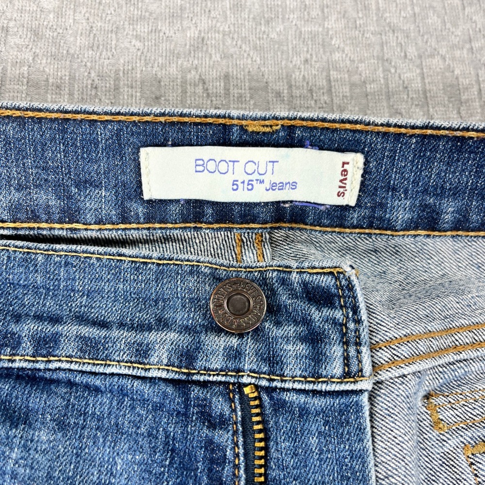 Levi's 515 Boot Cut Jeans Women 16/36X30 Medium Wash Blue Flap Pocket high-rise - Picture 3 of 16